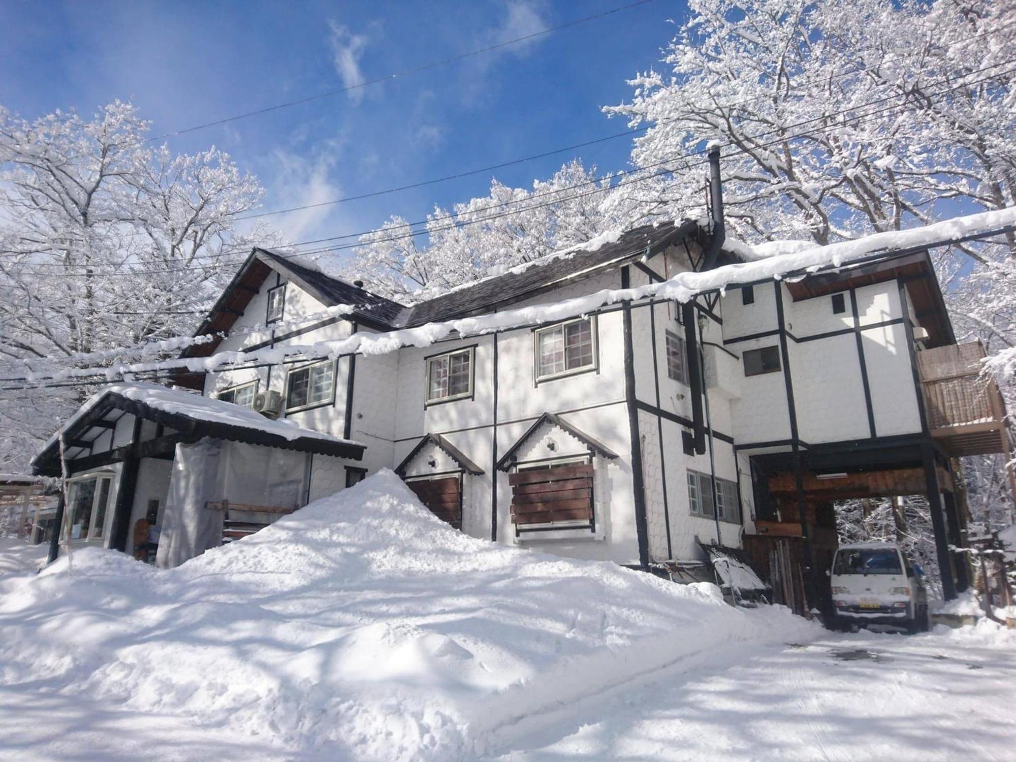Hakuba Matata Lodge Exterior photo